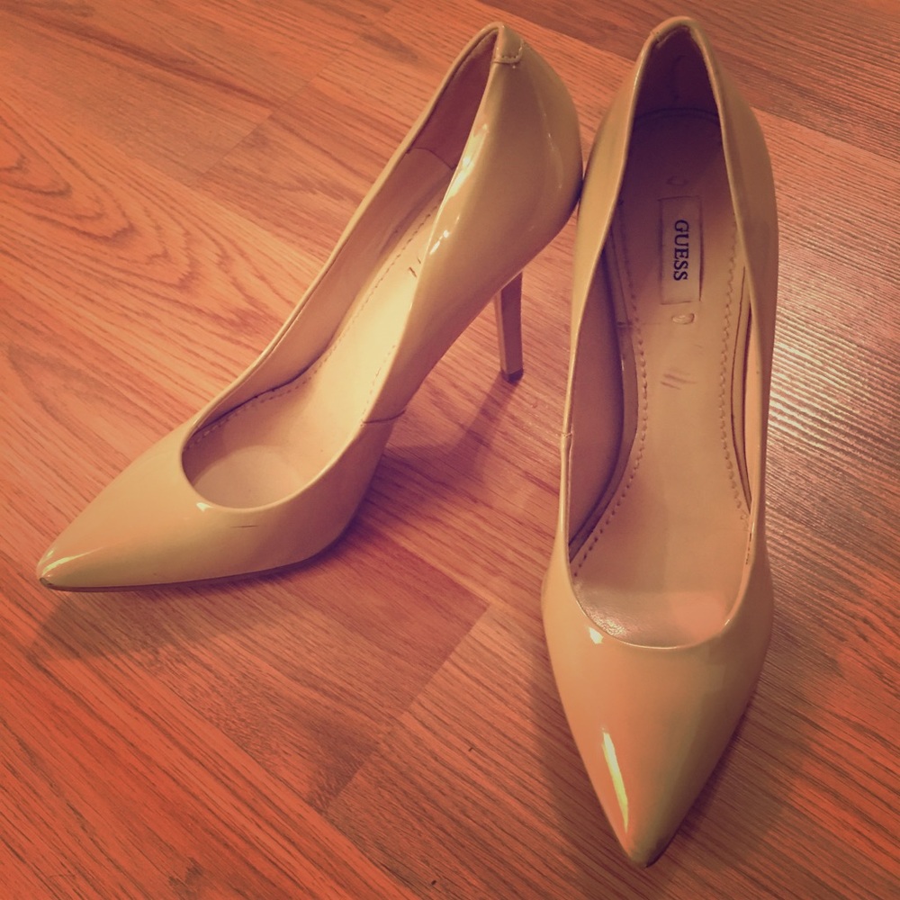 Guess nude pumps