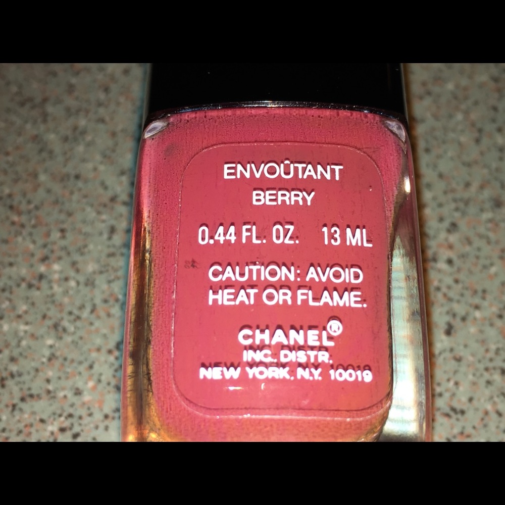 Chanel Le Vernis ENVOUTANT BERRY Nail Polish Rare!