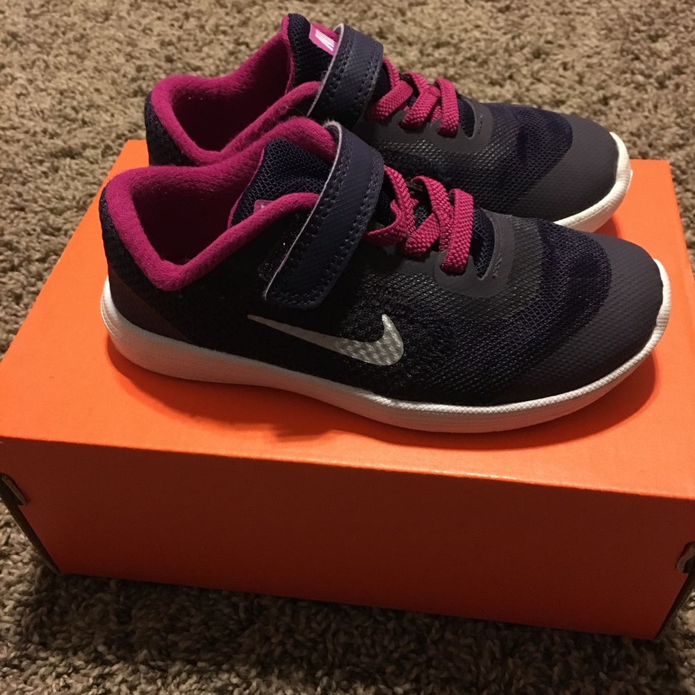 ❌SOLD❌EUC Nike Revolution Sz 10