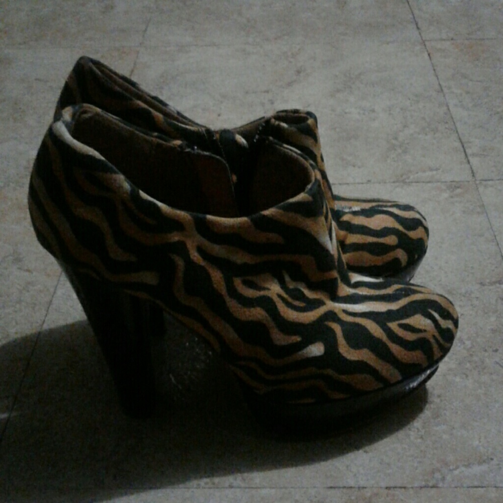 Heels - Picture 2 of 3
