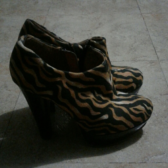 Heels - Picture 2 of 3