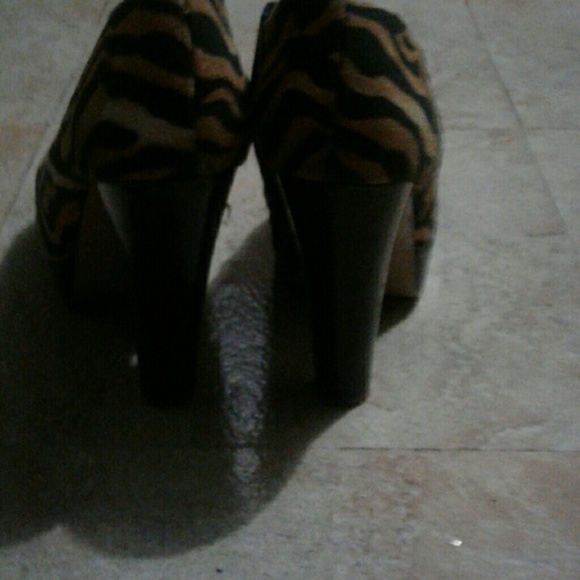 Heels - Picture 3 of 3