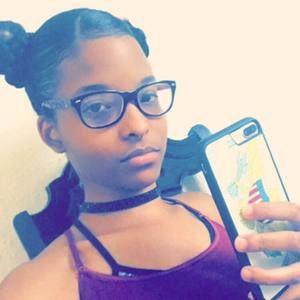 Meet your Posher, Denisha