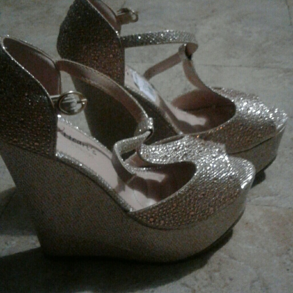 Heels - Picture 2 of 3