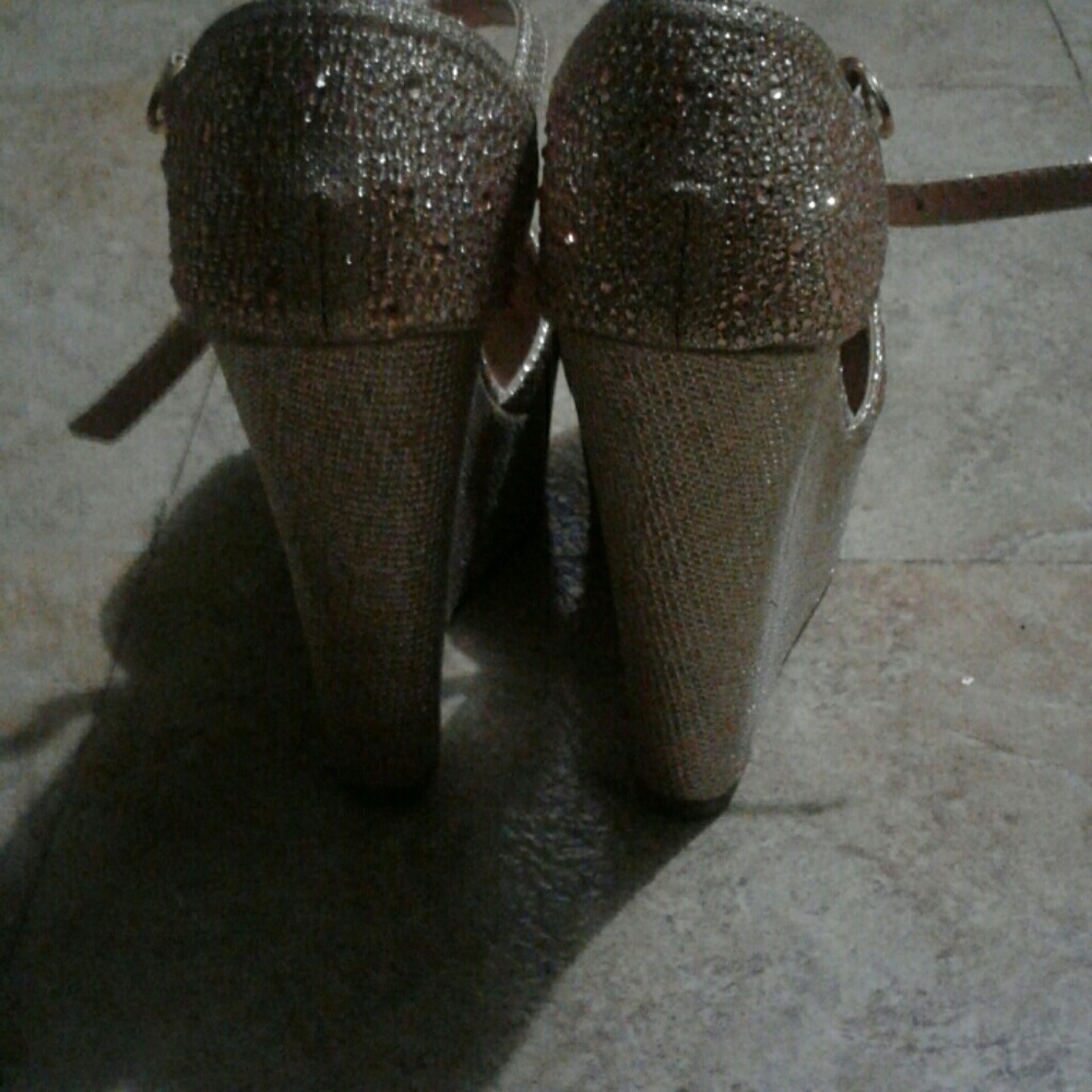 Heels - Picture 3 of 3