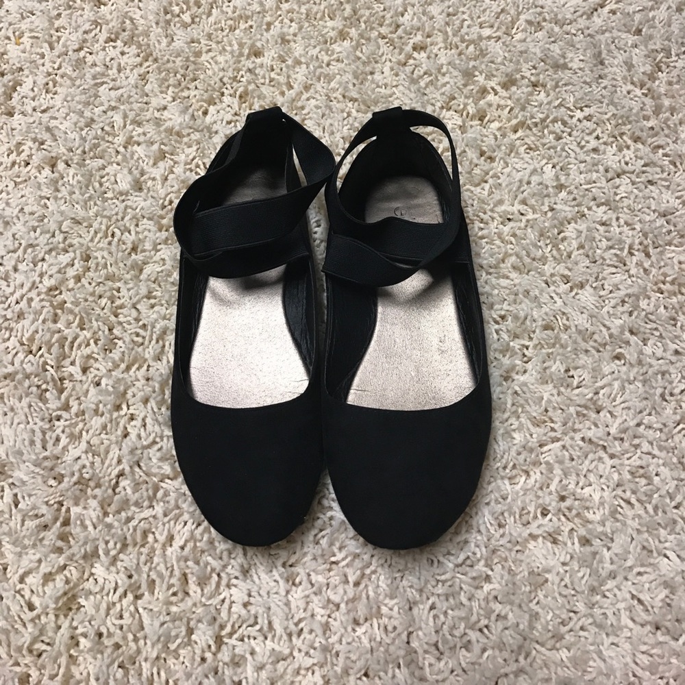 Black ballet shoes
