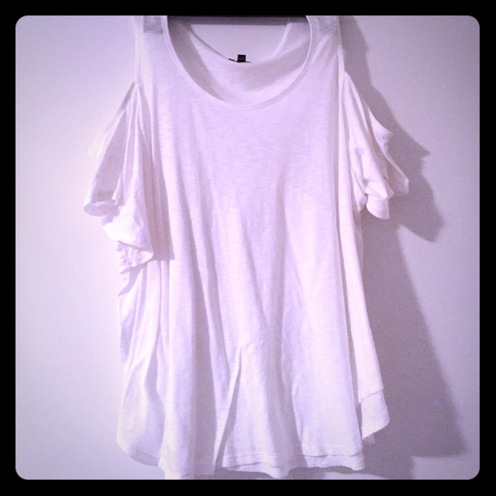NEVER BEEN WORN WHITE TEE