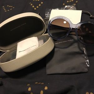 HOST PICK! BALENCIAGA PARIS SUNNIES