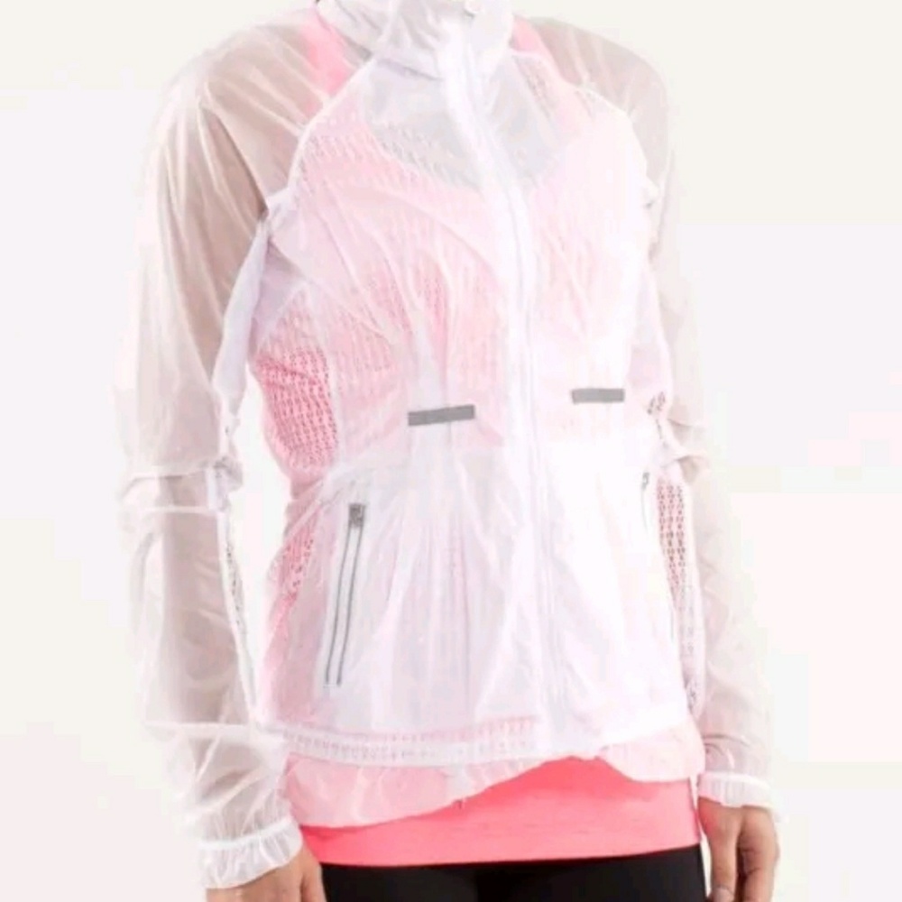 Lululemon size 2 Run Wild Jacket reflective & mesh
