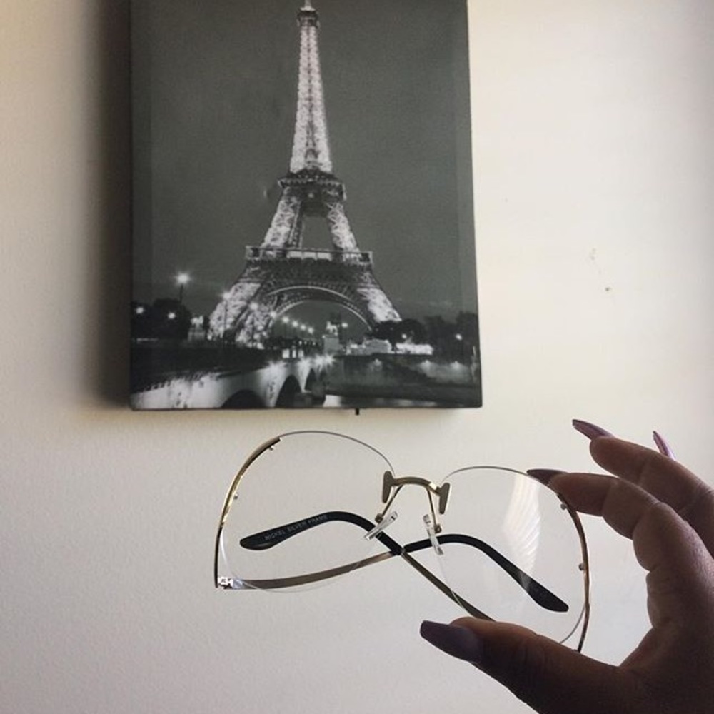 Twisted frames - Picture 2 of 2