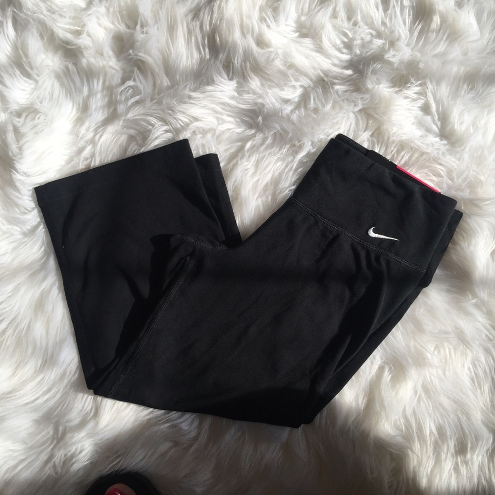 New Nike crops black size small with tags