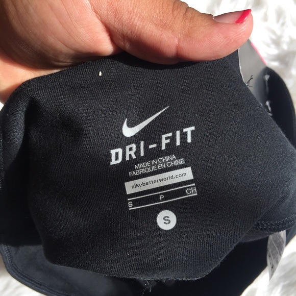 New Nike crops black size small with tags - Picture 3 of 4