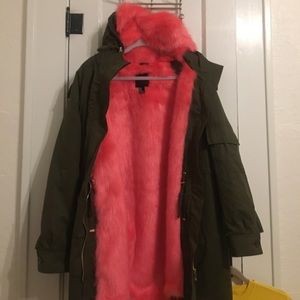 Green olive coat with hood and fur inside