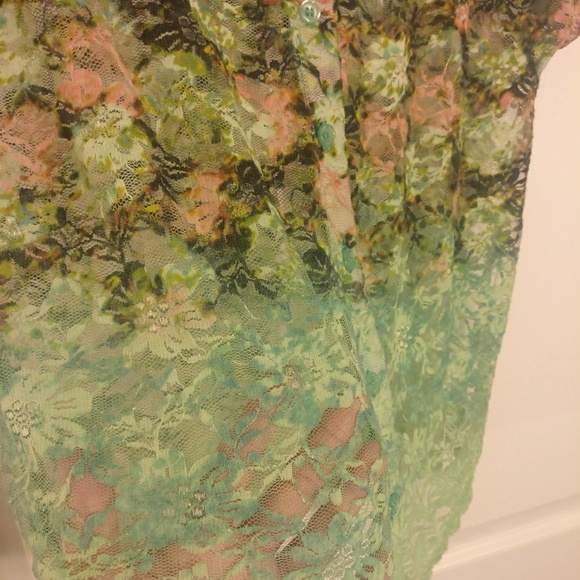 Mossimo mint and floral lace top - Picture 3 of 3