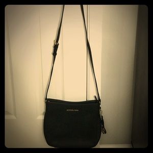 Michael Kors cross body 🖤(black) Authentic