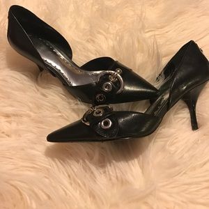 BCBG pointed black buckle heels !