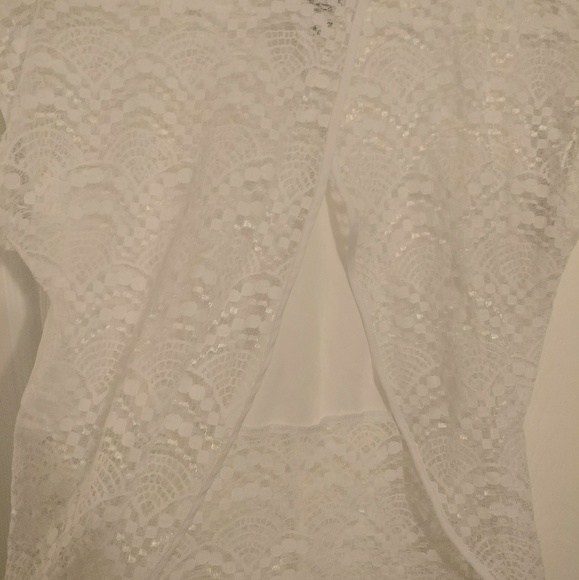 2b by bebe white lacey top. Open back. - Picture 3 of 4