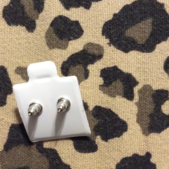 Cubic zirconia diamond earrings - Picture 4 of 8