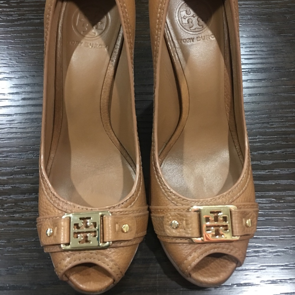 Tory Burch leather wedges very beautiful.
