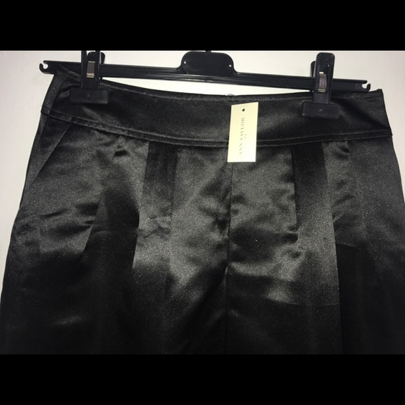 NEW! Ann Taylor Satin Black Skirt Size 2 - Picture 4 of 8