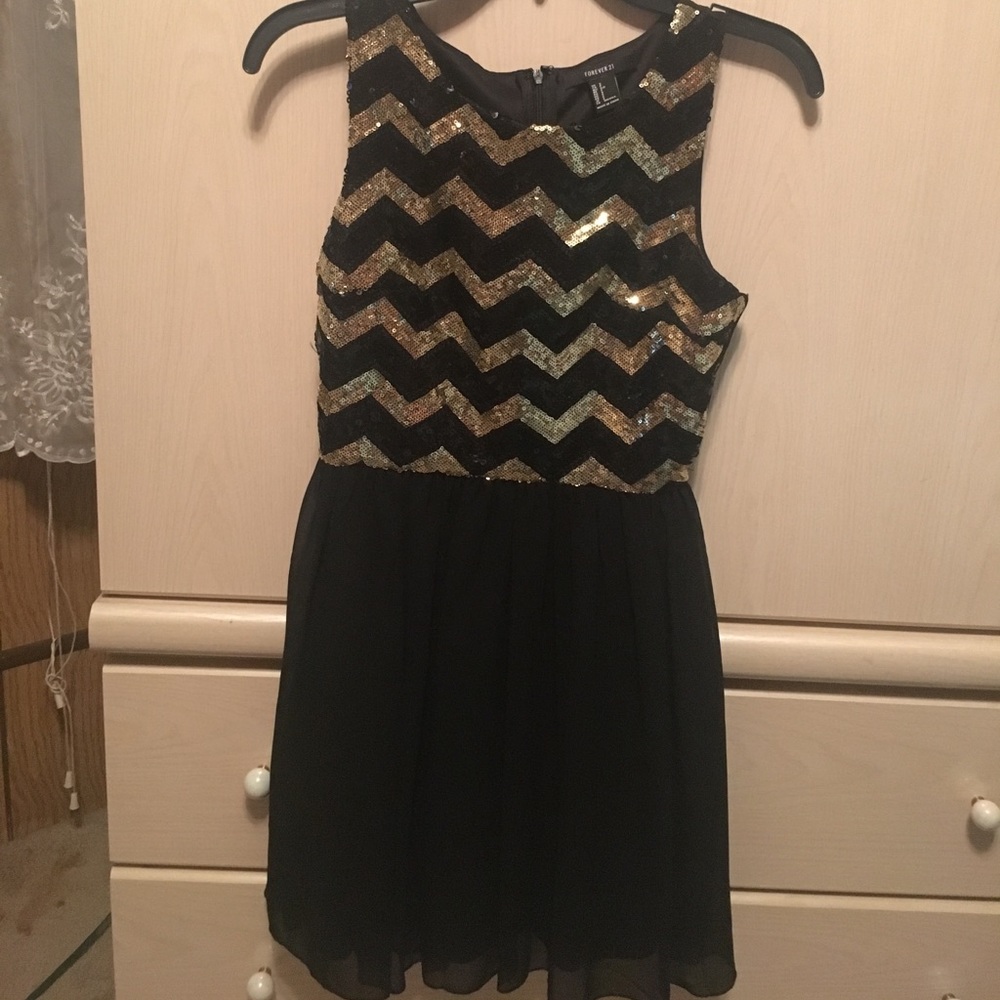 NEVER WORN black and gold sequin dress