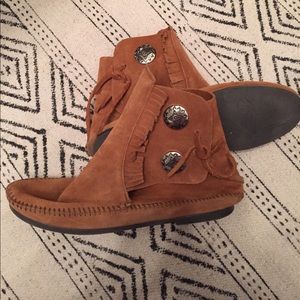 Minnetonka boots 7.5