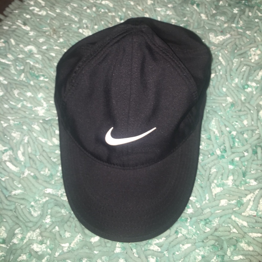 Black Nike hat