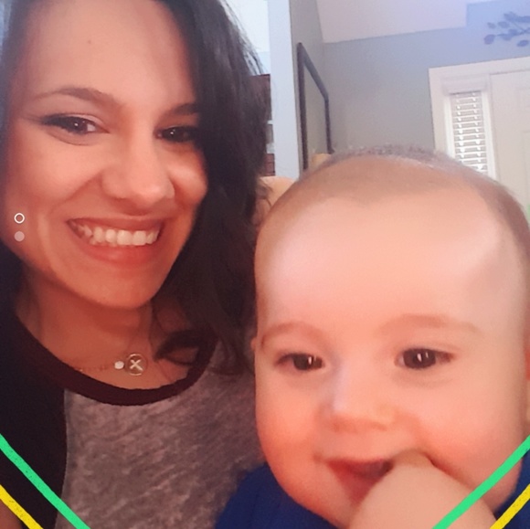 Meet your Posher, Candice - Picture 2 of 2