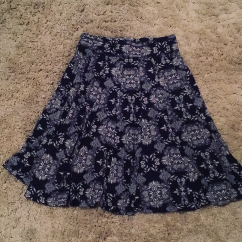 Flowy blue pattern skirt
