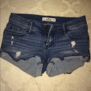 Lightly ripped denim shorts