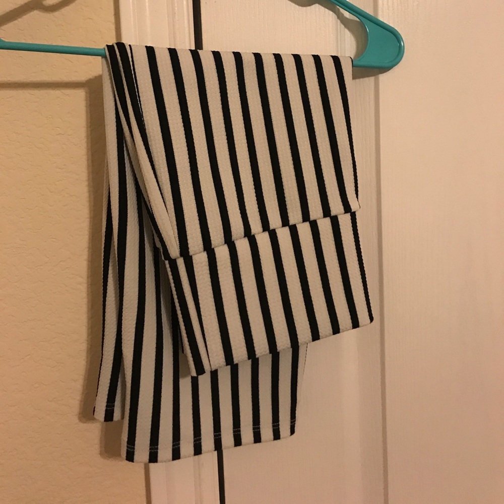 Lularoe Cassie, black and white stripe