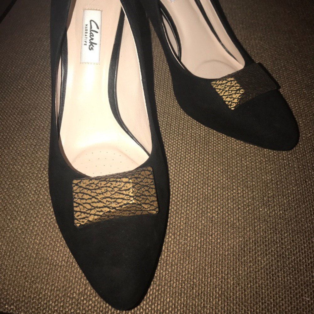 Woman's black Clarks pointed suede pumps, size 10M