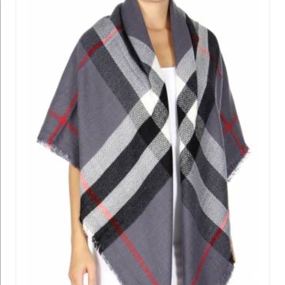 Grey oversized blanket scarf. - Picture 2 of 3