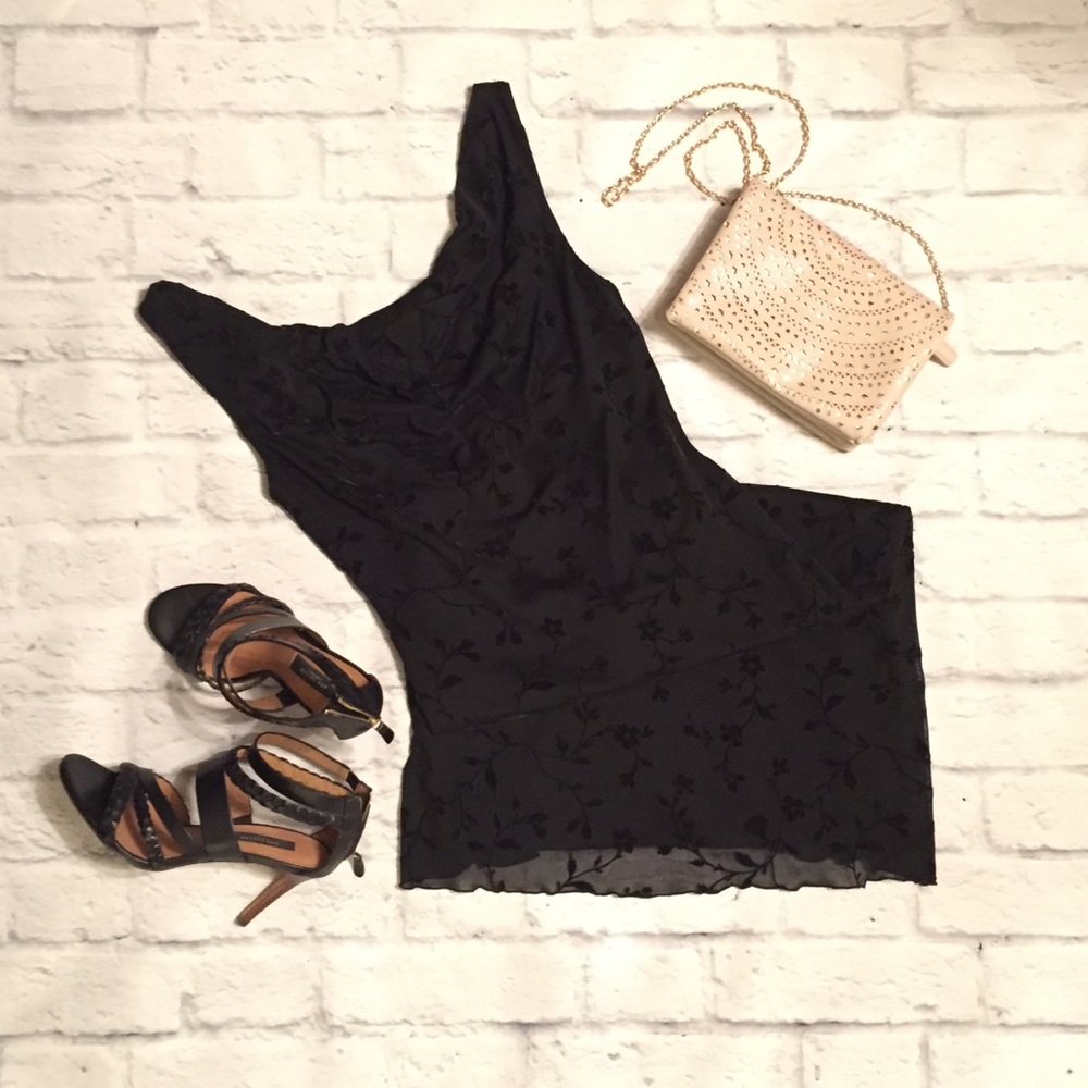 Gorgeous Black Knee-length Dress