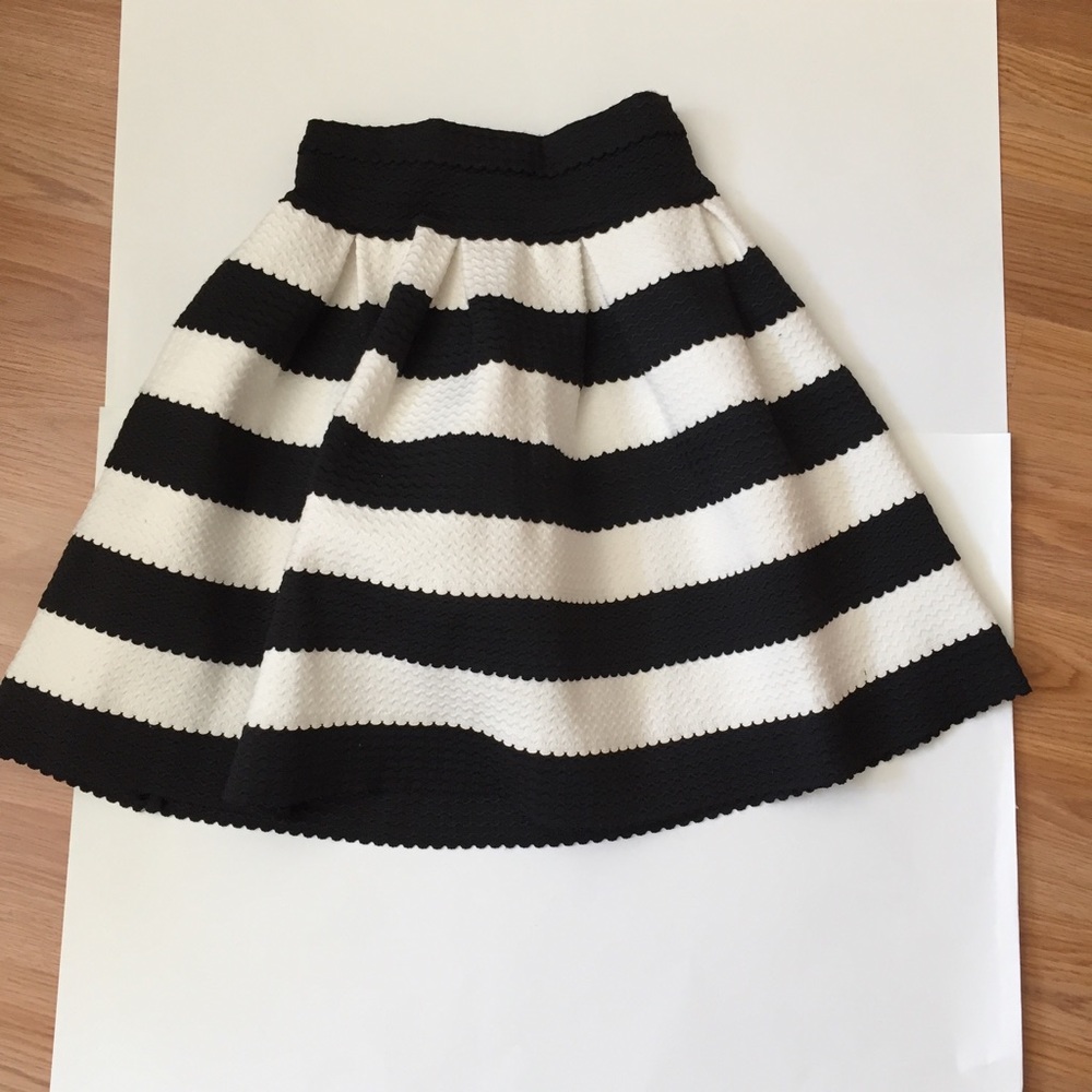 Moschino Midi skirt ( on sale for limit time )