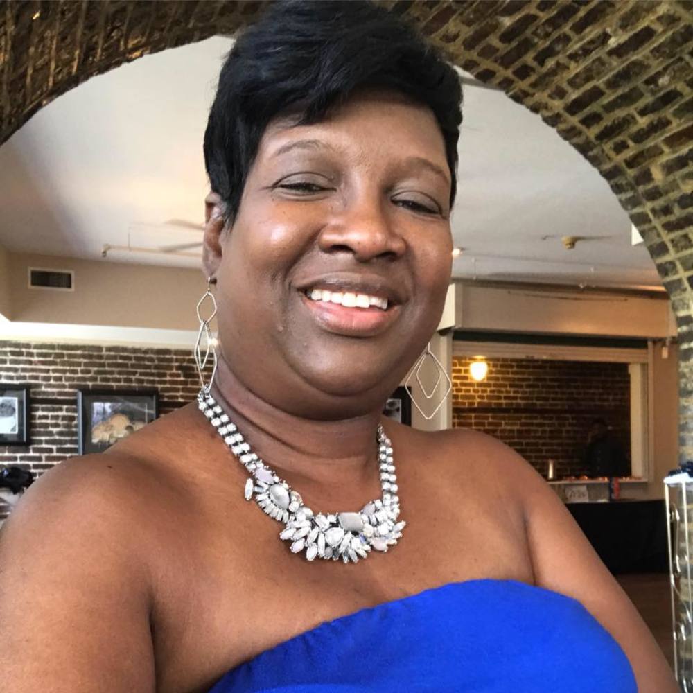 Meet your Posher, Saundra