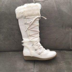 NIB Splash white boots with fur size 7