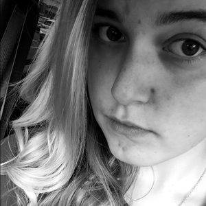 Meet your Posher, Caitlyn