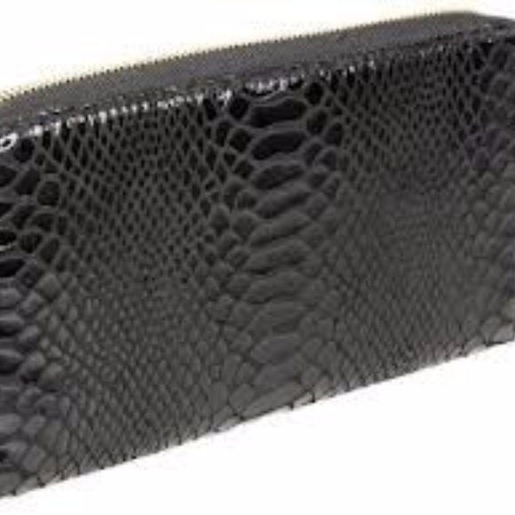 Michael Kors Faux Snake Skin Wallet Gold Hardware - Picture 2 of 3