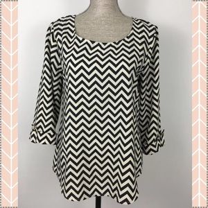Chevron stripe Top Black & White 3/4 Sleeve Blouse