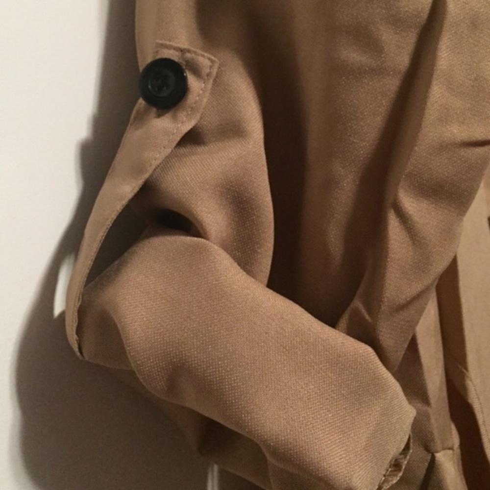 🎉 HOST PICK 🎉 BOUTIQUE - Light Khaki Outerwear - Picture 3 of 4