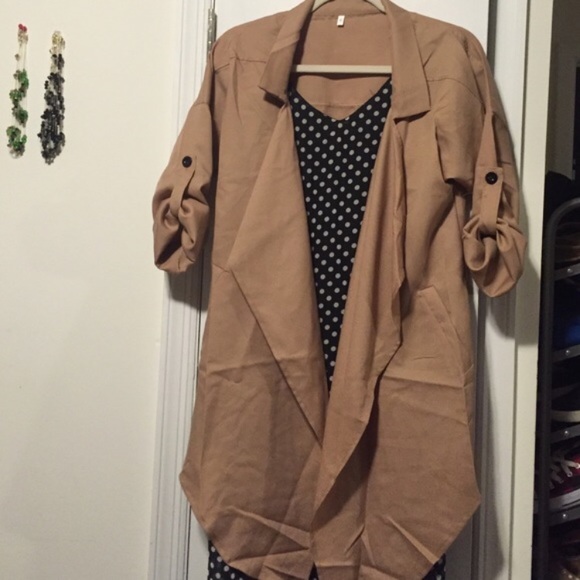 🎉 HOST PICK 🎉 BOUTIQUE - Light Khaki Outerwear - Picture 2 of 4