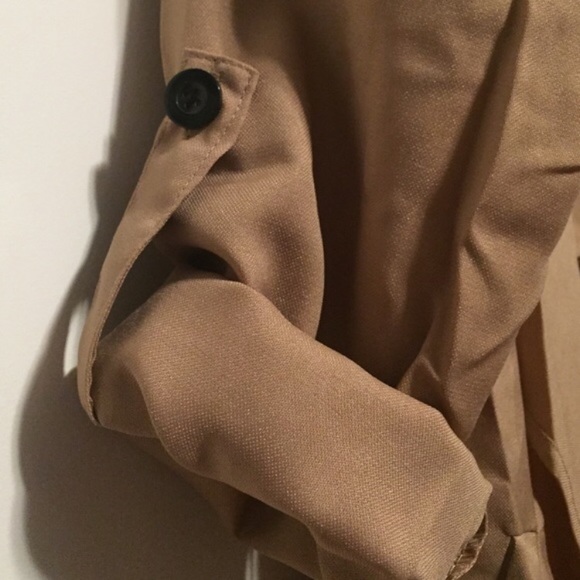 🎉 HOST PICK 🎉 BOUTIQUE - Light Khaki Outerwear - Picture 3 of 4