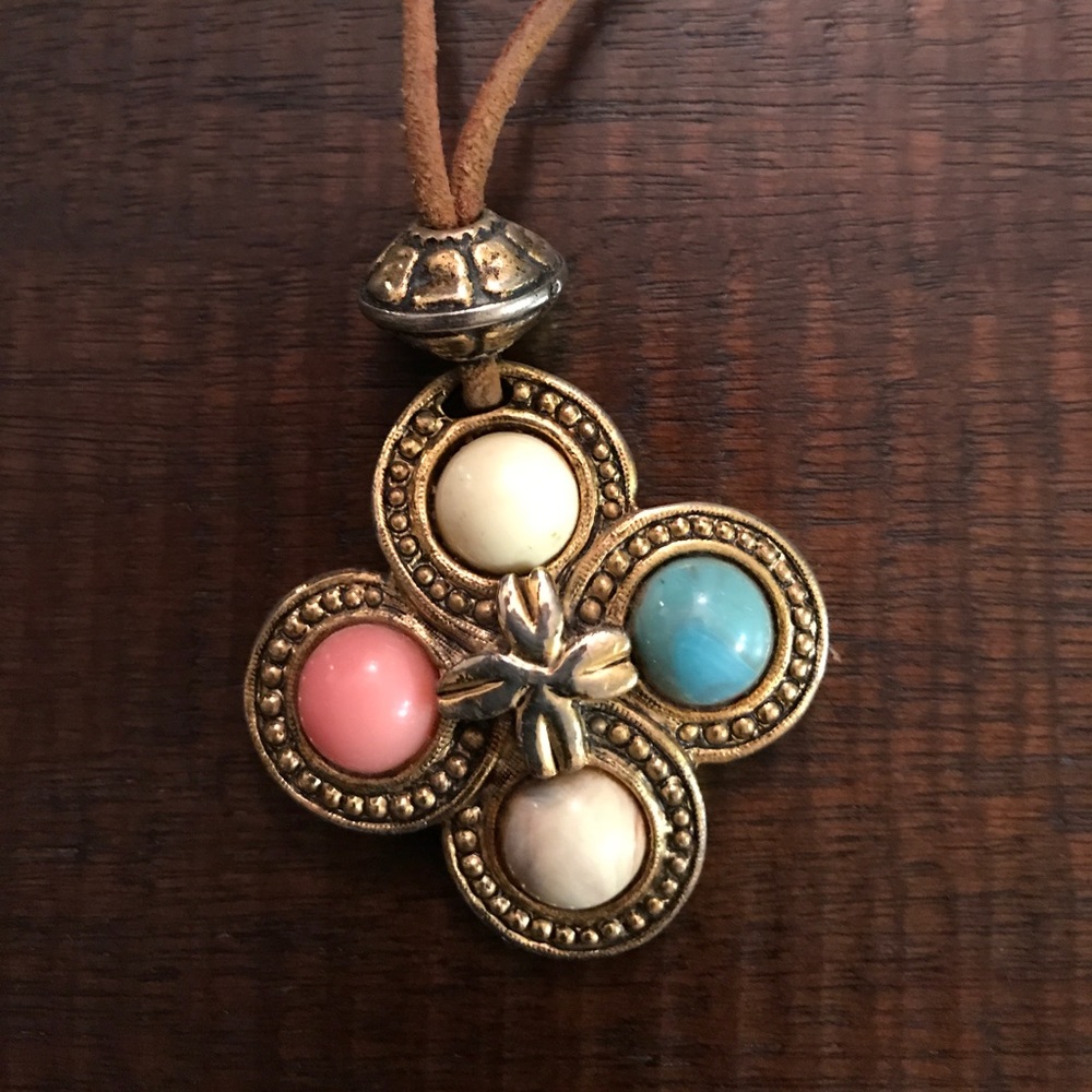 Leather necklace with pendant - Picture 2 of 3