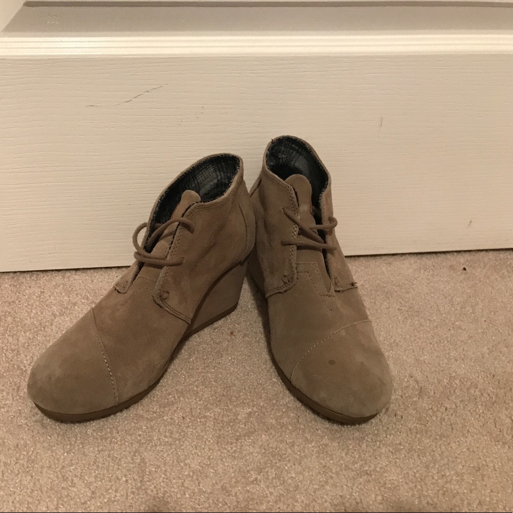 Toms wedges 8.5 wide