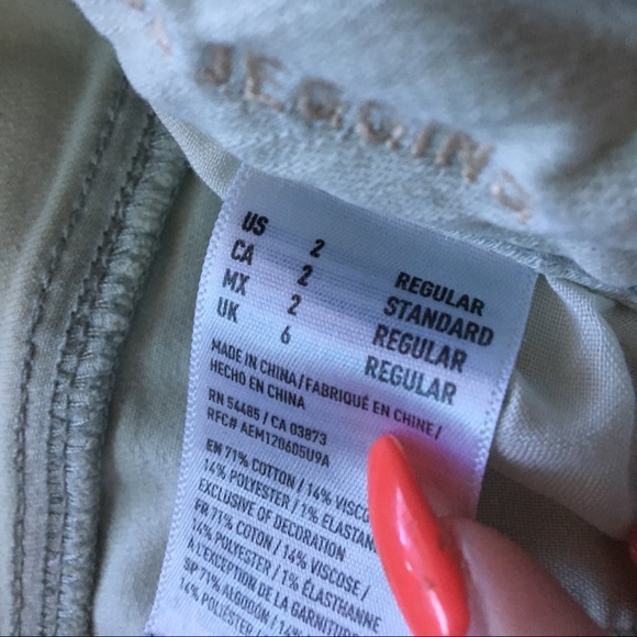 NEVER WORN, American Eagle High Waisted Jeans - Picture 3 of 7