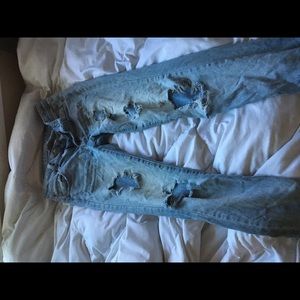 Ripped American Eagle boyfriend jeans