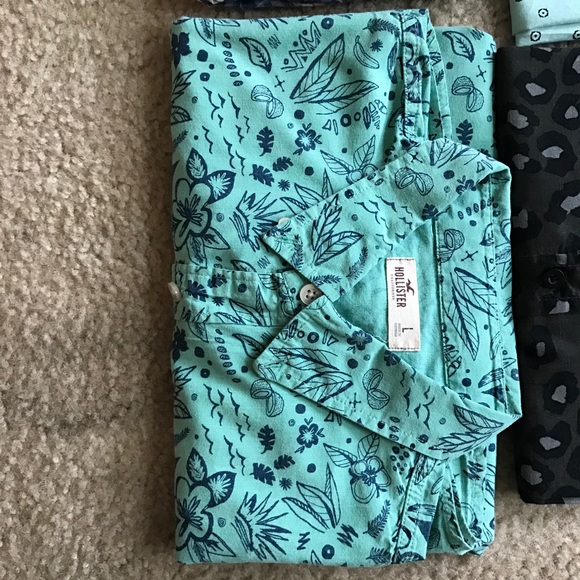 hollister men's short sleeve button down - Picture 2 of 2