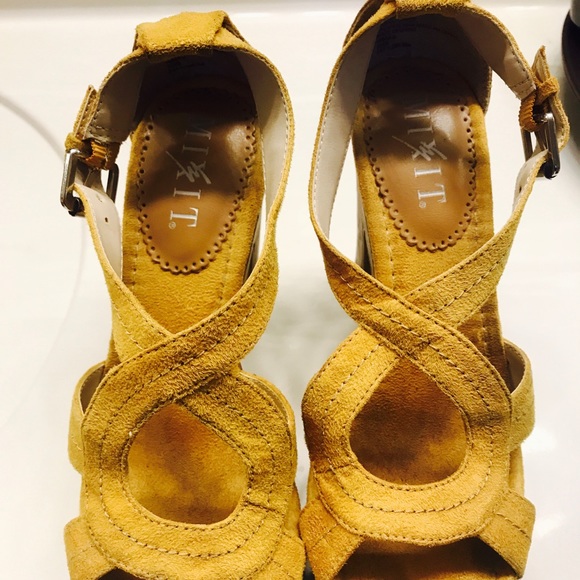 Shoes - Picture 2 of 3