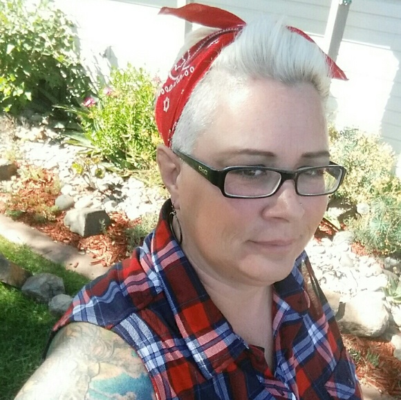 Meet your Posher, Tracy - Picture 2 of 2